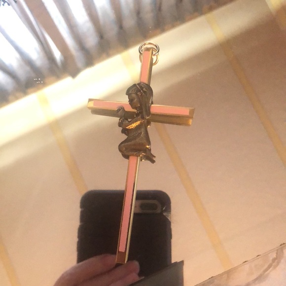 Beautiful Pink Cross with Girl on it - Picture 6 of 12